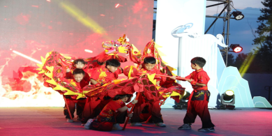 新農(nóng)社區(qū)慈善晚會(huì)圓滿落幕，共筑社區(qū)愛心橋梁
