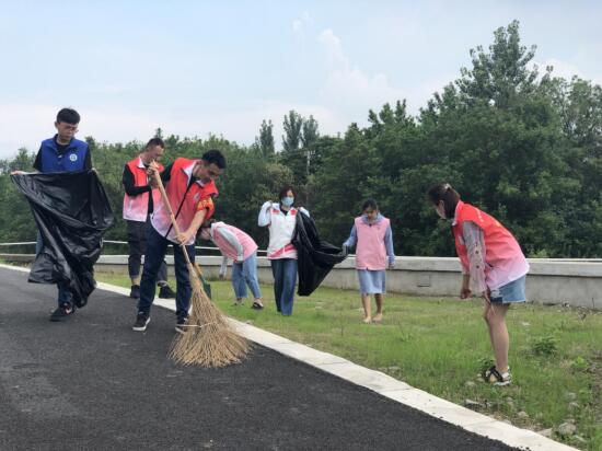 新銅社區(qū):值守?fù)?dān)起護(hù)江責(zé) “內(nèi)外兼修”護(hù)江岸