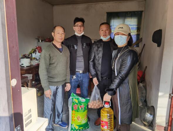 盛江社區(qū):愛心企業(yè)送溫暖 心系社區(qū)暖人心