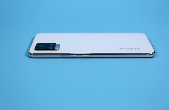 前置4400萬像素雙攝!vivo S9線下海報曝光:或首發(fā)6nm天璣1100