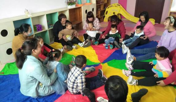 科學(xué)育兒萌娃體驗(yàn) 孟墓花開快樂成長