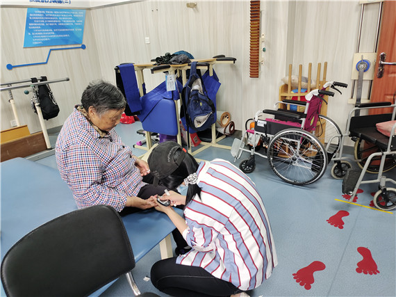 五福家園殘疾人之家:義診活動進(jìn)社區(qū)
