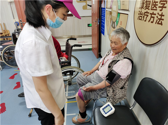 五福家園殘疾人之家:義診活動進(jìn)社區(qū)