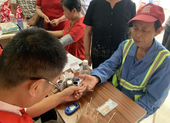 我為群眾辦實(shí)事丨中前社區(qū):濃情端午送安康 健康義診暖人心