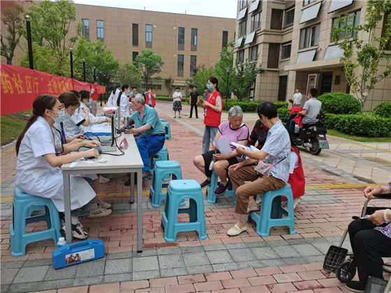 石埠橋村社區(qū):專家送來(lái)健康經(jīng) 群眾困難隨之去