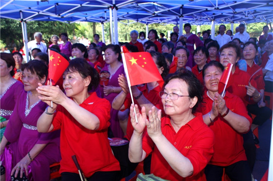 火瓦巷社區(qū):載歌載舞歌唱黨 50黨齡銘黨恩跟黨走