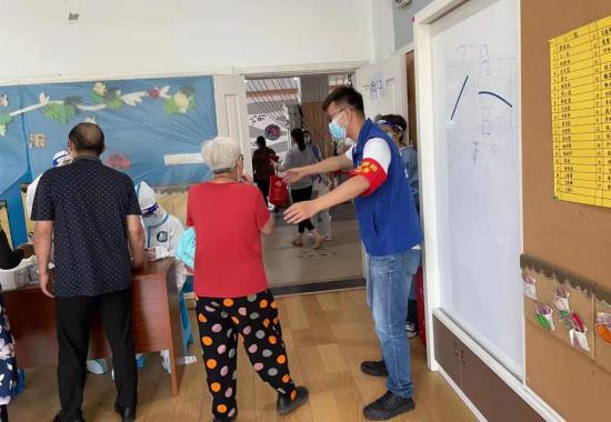 秣陵街道長山社區(qū)：團(tuán)結(jié)一心，奮戰(zhàn)疫情