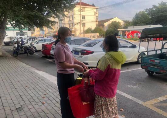 陸郎社區(qū)：中秋送慰藉 關愛滿社區(qū)