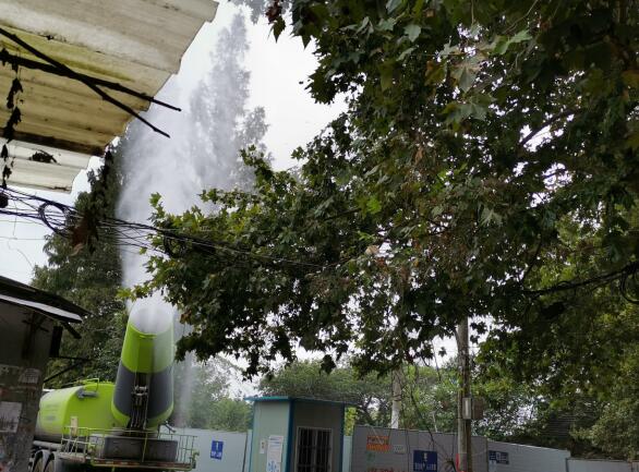 電瓷社區(qū)為民辦實(shí)事 快速響應(yīng)上門為居民消殺美國(guó)白蛾——電瓷社區(qū)便民服務(wù)中心活動(dòng)紀(jì)實(shí)