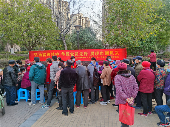 紅梅社區(qū):志愿服務(wù)融入冬訓(xùn)課堂 雷鋒精神彰顯黨員本色