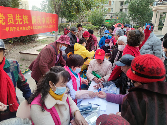 紅梅社區(qū):志愿服務(wù)融入冬訓(xùn)課堂 雷鋒精神彰顯黨員本色