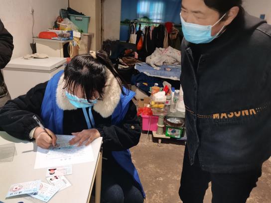 楊柳湖社區(qū)：網(wǎng)格員開展“敲門行動” 助力排查流動人員