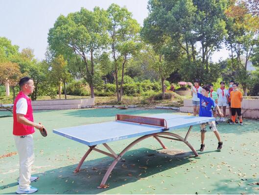 快樂(lè)暑假 玩轉(zhuǎn)乒乓 民主村開(kāi)展青少年乒乓球?qū)崙?zhàn)練習(xí)